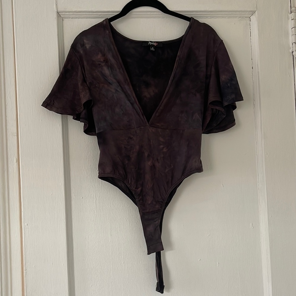 NWOT Impulsive short sleeve deep v bodysuit